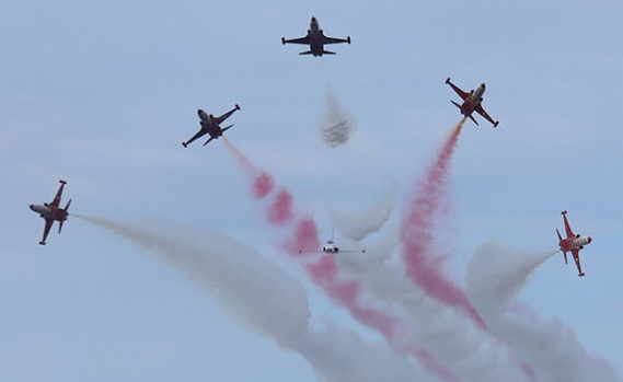 19 Mayıs Türk Yıldızları gösterisi