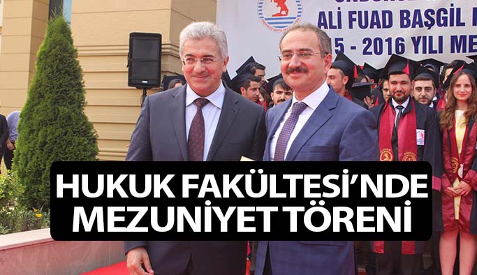 Hukuk Fakültesinde Mezuniyet Sevinci