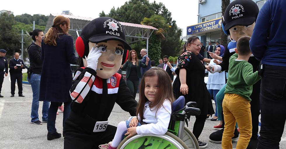 Samsun'da engelli polis çocukları doyasıya eğlendi