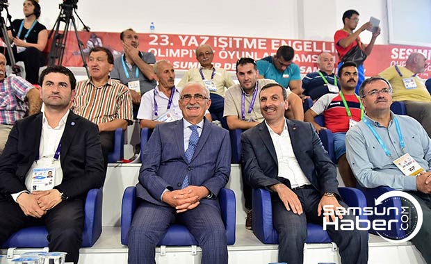 Başkan Yılmaz olimpiyatlarda güreş müsabakasını izledi