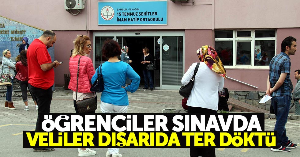 Samsun'da sınava giren öğrencilerin velileri ter döktü