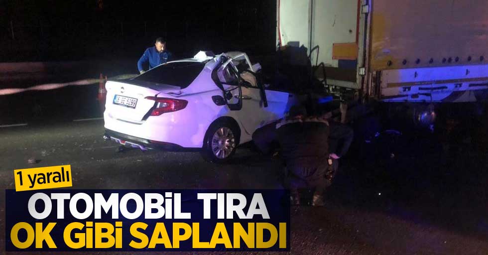 Otomobil tıra ok gibi saplandı: 1 yaralı