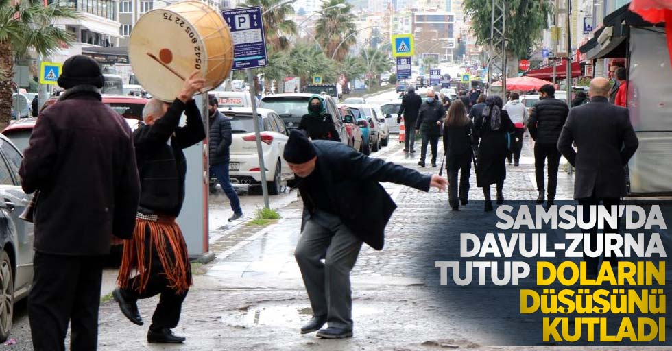 Samsun'da davul-zurna tutup doların düşüşünü kutladı