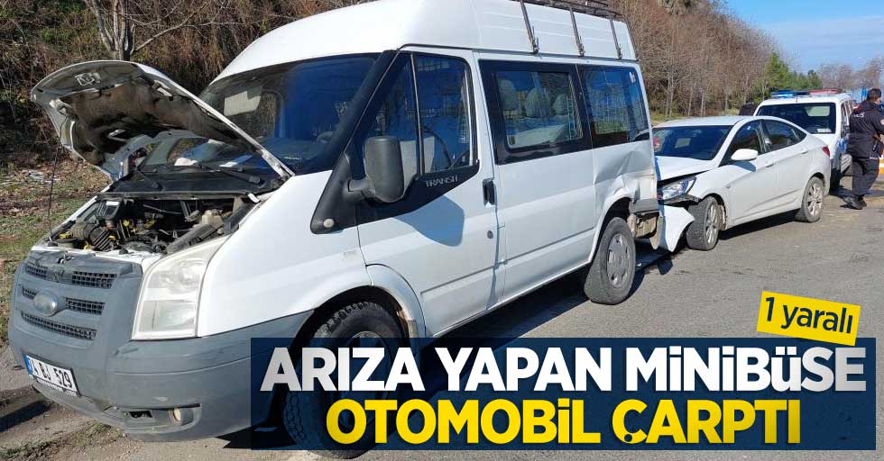 Samsun'da arıza yapan minibüse otomobil çarptı