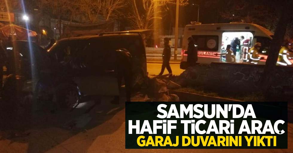 Samsun'da hafif ticari araç minibüs duvarını yıktı