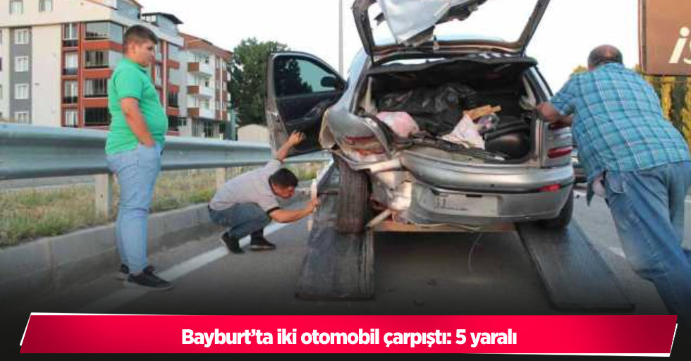 Bayburt’ta iki otomobil çarpıştı: 5 yaralı