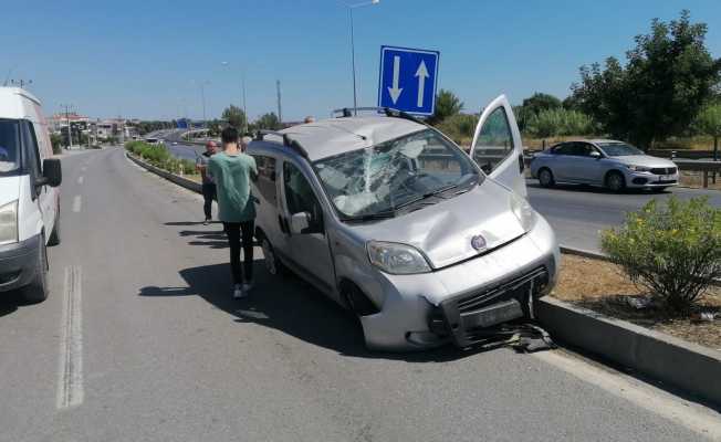 Tabelaları yıkıp refüje çıktı