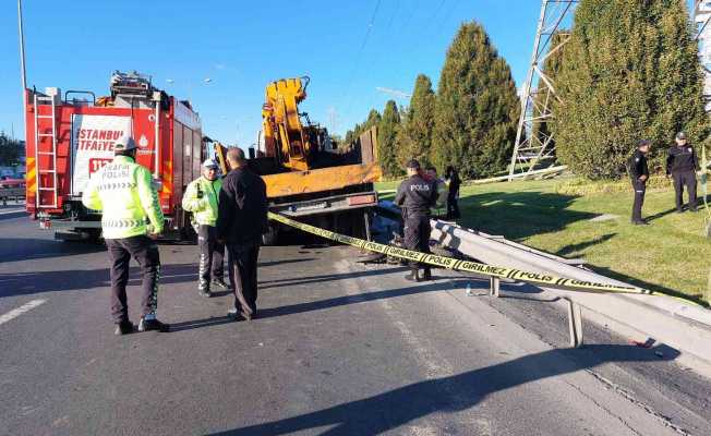 Bariyer ile çekici arasında kalan motokurye feci şekilde can verdi