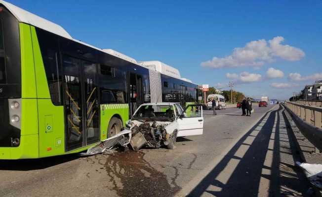 Otobüs ile otomobil çarpıştı: 1 kişi yaraladı