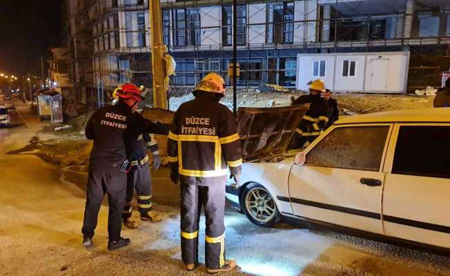 Seyir halindeki otomobilde yangın çıktı