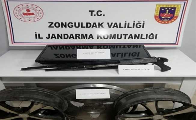 İş yerini soyan 2 zanlı jandarma tarafından kıskıvrak yakalandı