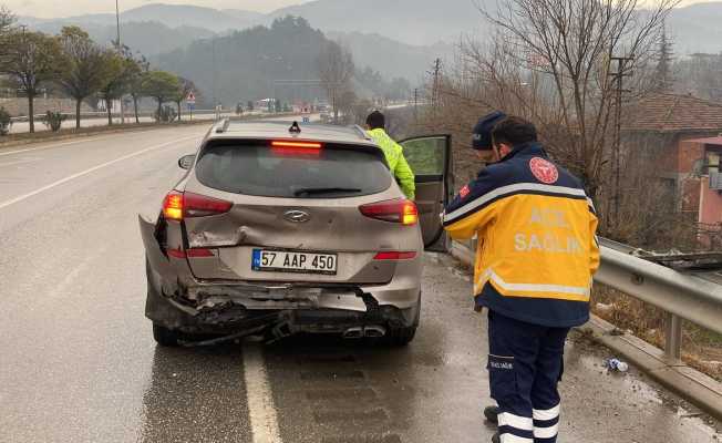 Eşeğe çarpmamak için yavaşlayan cipe otomobil çarptı: 7 yaralı