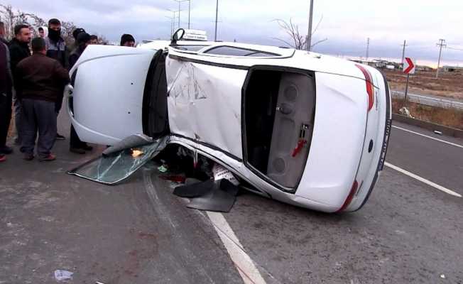 Karşı şeride geçen otomobil takla attı: 1’i bebek 4 yaralı