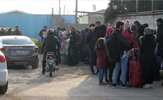 Depremlerden dolayı Suriyeliler ülkelerine dönüyor