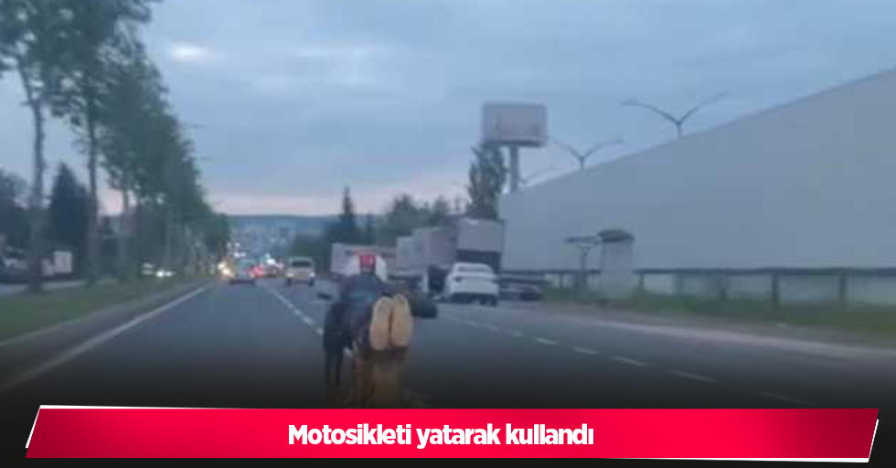 Motosikleti yatarak kullandı