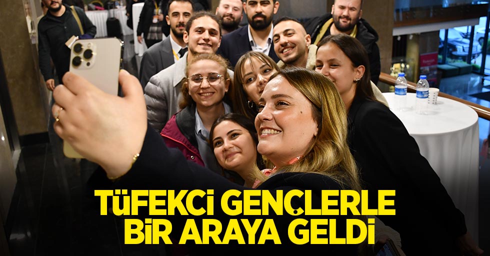 Tüfekci gençlerle bir araya geldi