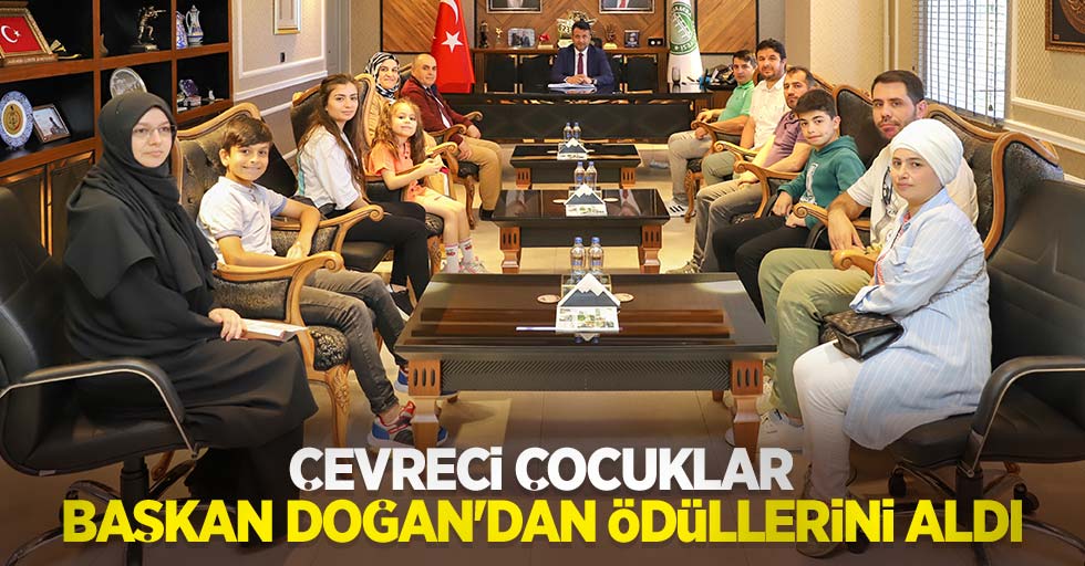 Çevreci çocuklar Başkan Doğan'dan ödüllerini aldı 