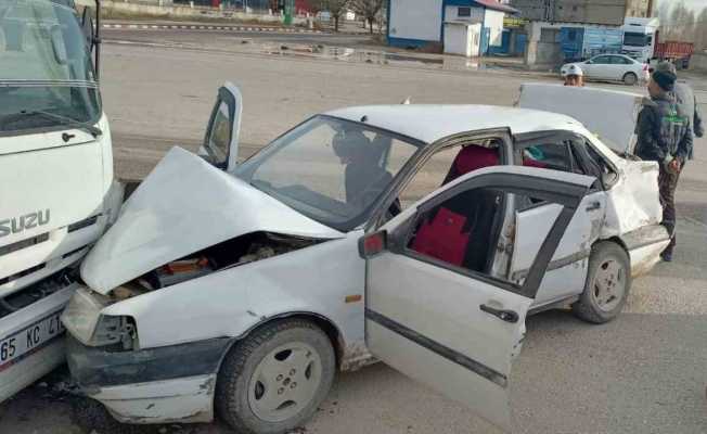 Erciş’te zincirleme trafik kazası: 2 yaralı