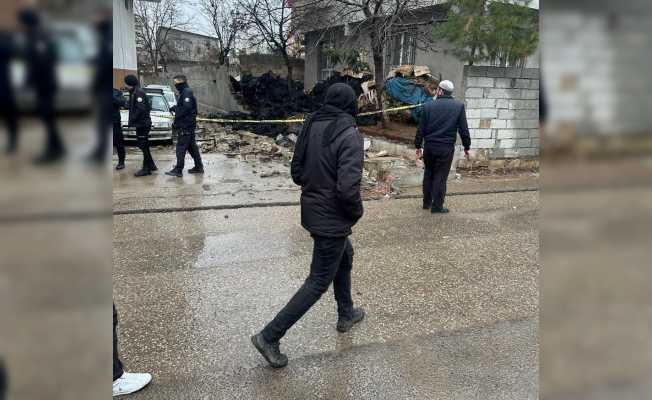 Çöken duvarın altında kalan çocuklardan biri hayatını kaybetti