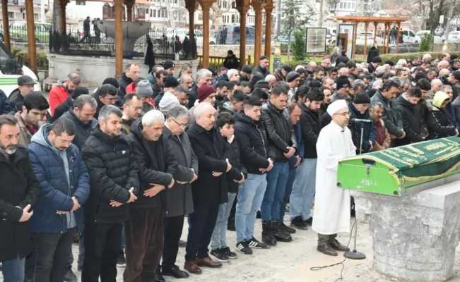 Otomobil aydınlanma direğine çarptı: 1 ölü