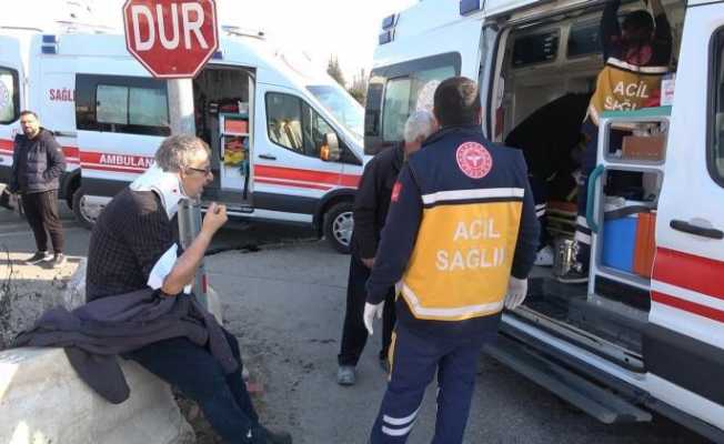 Elazığ’da pikap kamyonun altına girdi: 3 yaralı