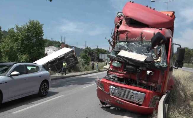 Bursa’da kamyon ile çarpışan tır şarampole uçtu