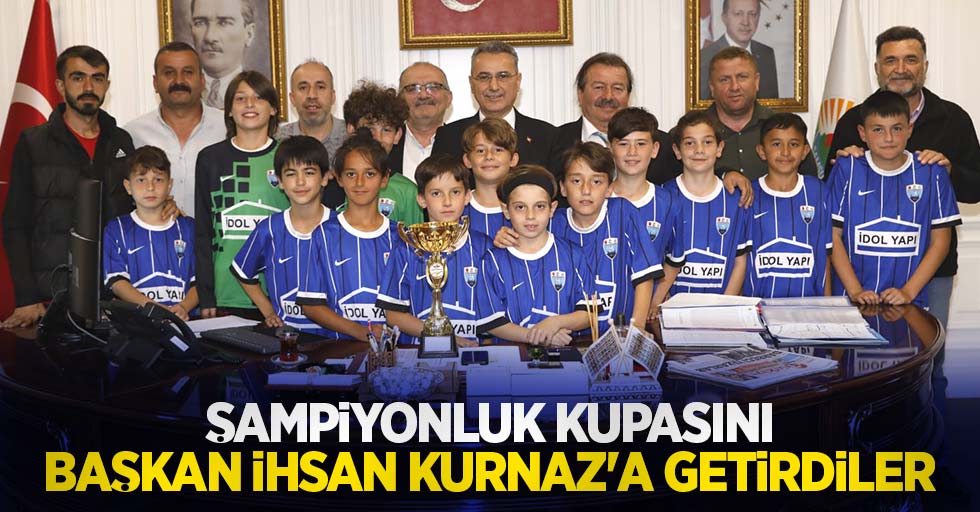 Şampiyonluk kupasını Başkan İhsan Kurnaz'a getirdiler