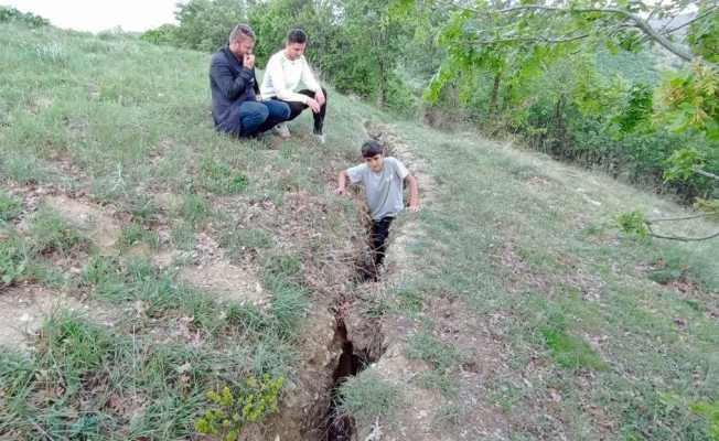 Tokat’ta deprem sonrası insan boyunda çatlaklar oluştu