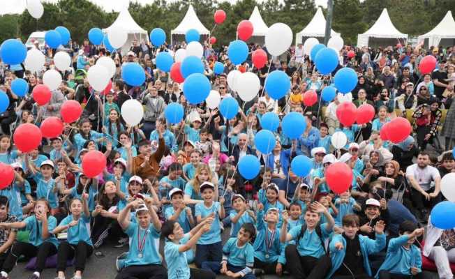 Ümraniyeli çocuklar 19 Mayıs’ta ’En Şen Festival’de doyasıya eğlendi