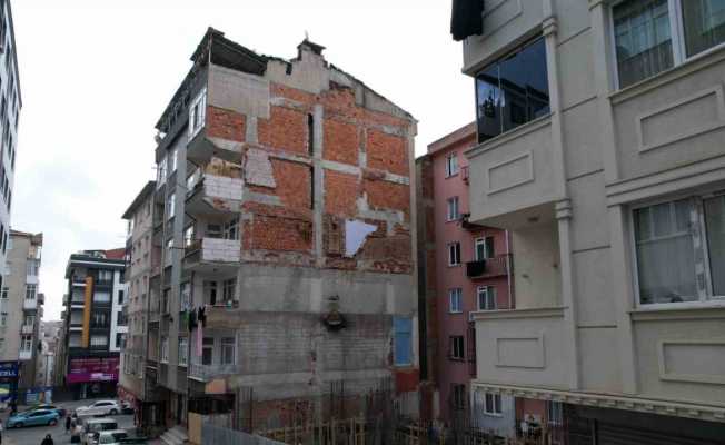 Bahçelievler’de tahliye edilen bina havadan görüntülendi