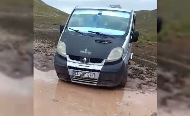 Dağda mahsur kalan baba ve oğlu itfaiye ekipleri tarafından kurtarıldı