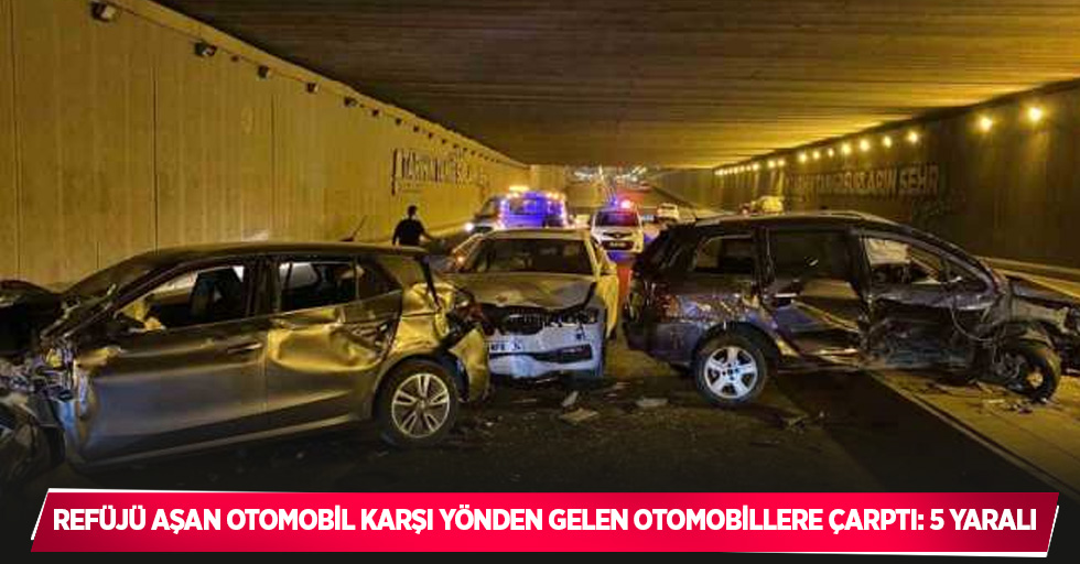 Refüjü aşan otomobil karşı yönden gelen otomobillere çarptı: 5 yaralı