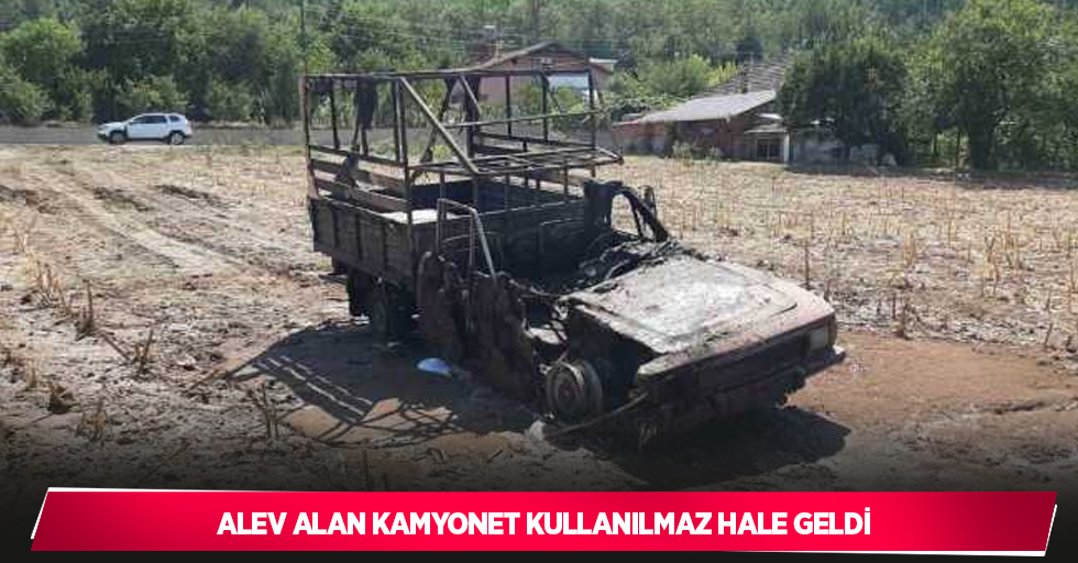 Alev alan kamyonet kullanılmaz hale geldi