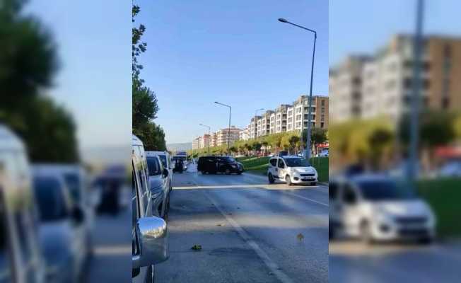 Bursa’da düğün konvoyu terörü.. Yolu kesip dakikalarca oyun oynadılar