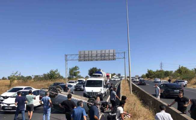 Cenaze dönüşü lastiği patlayan otomobil takla attı