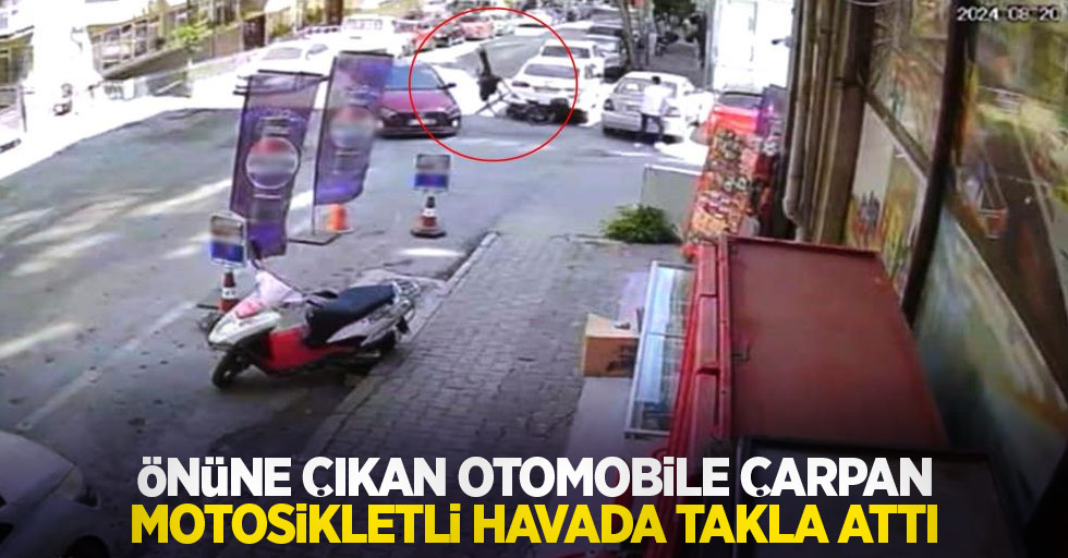 Önüne çıkan otomobile çarpan motosikletli havada takla attı