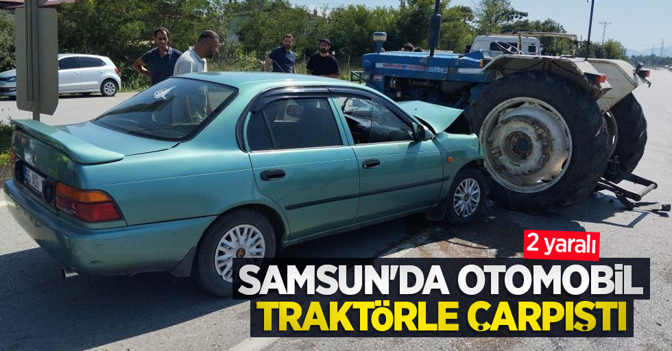 Samsun'da otomobil traktörle çarpıştı: 2 yaralı