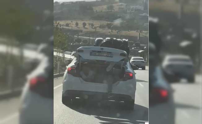 Gaziantep’te otomobilin bagajında tehlikeli yolculuk