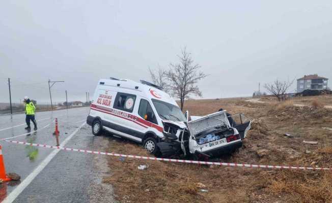 Ambulansla otomobil çarpıştı: 1 kişi hayatını kaybetti