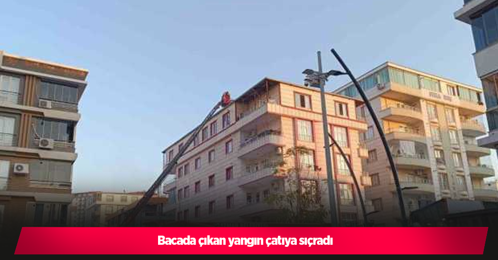 Bacada çıkan yangın çatıya sıçradı