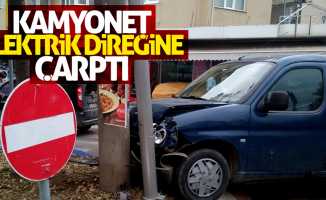 Kamyonet elektrik direğine çarptı: 1 yaralı