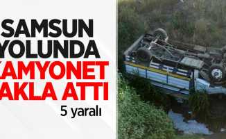 Samsun yolunda kamyonet takla attı: 5 yaralı