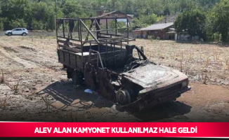 Alev alan kamyonet kullanılmaz hale geldi