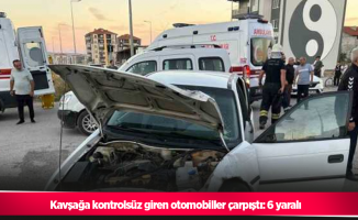 Kavşağa kontrolsüz giren otomobiller çarpıştı: 6 yaralı