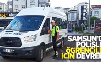 Samsun'da polisler öğrenciler için devrede