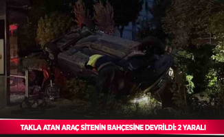 Takla atan araç sitenin bahçesine devrildi: 2 yaralı