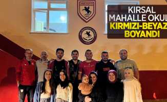 Kırsal mahalle okulu kırmızı-beyaza boyandı