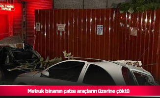 Metruk binanın çatısı araçların üzerine çöktü