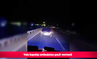 Yolu kapatıp ambulansa geçit vermedi