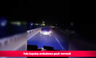 Yolu kapatıp ambulansa geçit vermedi